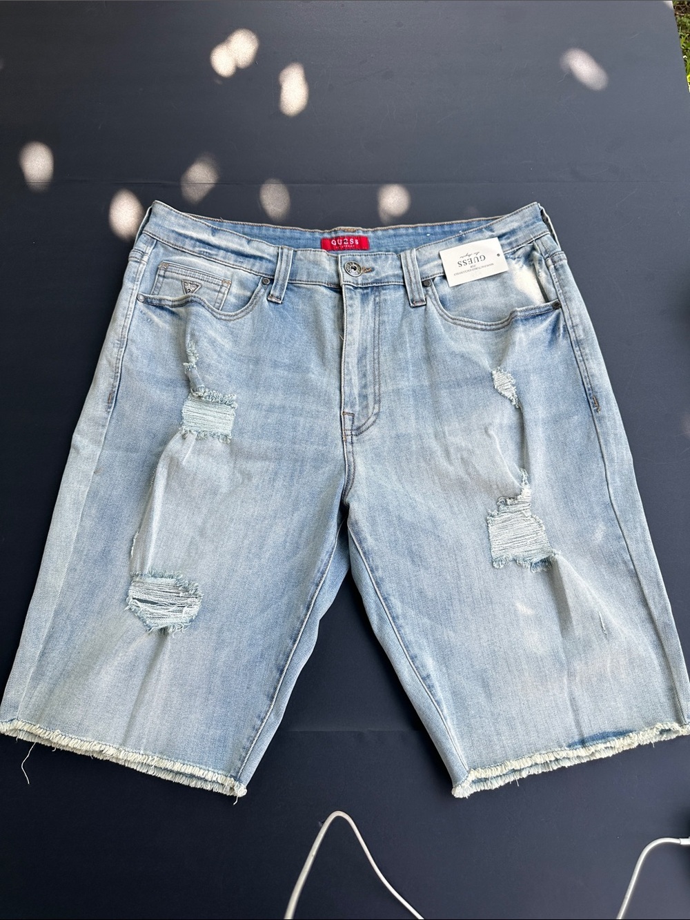 New Guess Light Wash Distressed Denim Shorts for Men SZ 36